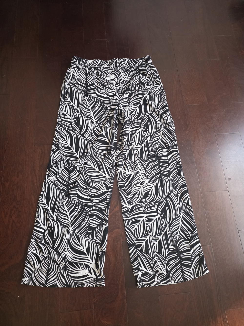 Wide-Leg Leaf Print Pants - Black/White